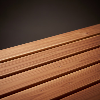 Under-bench gap helping faster drying after rounds